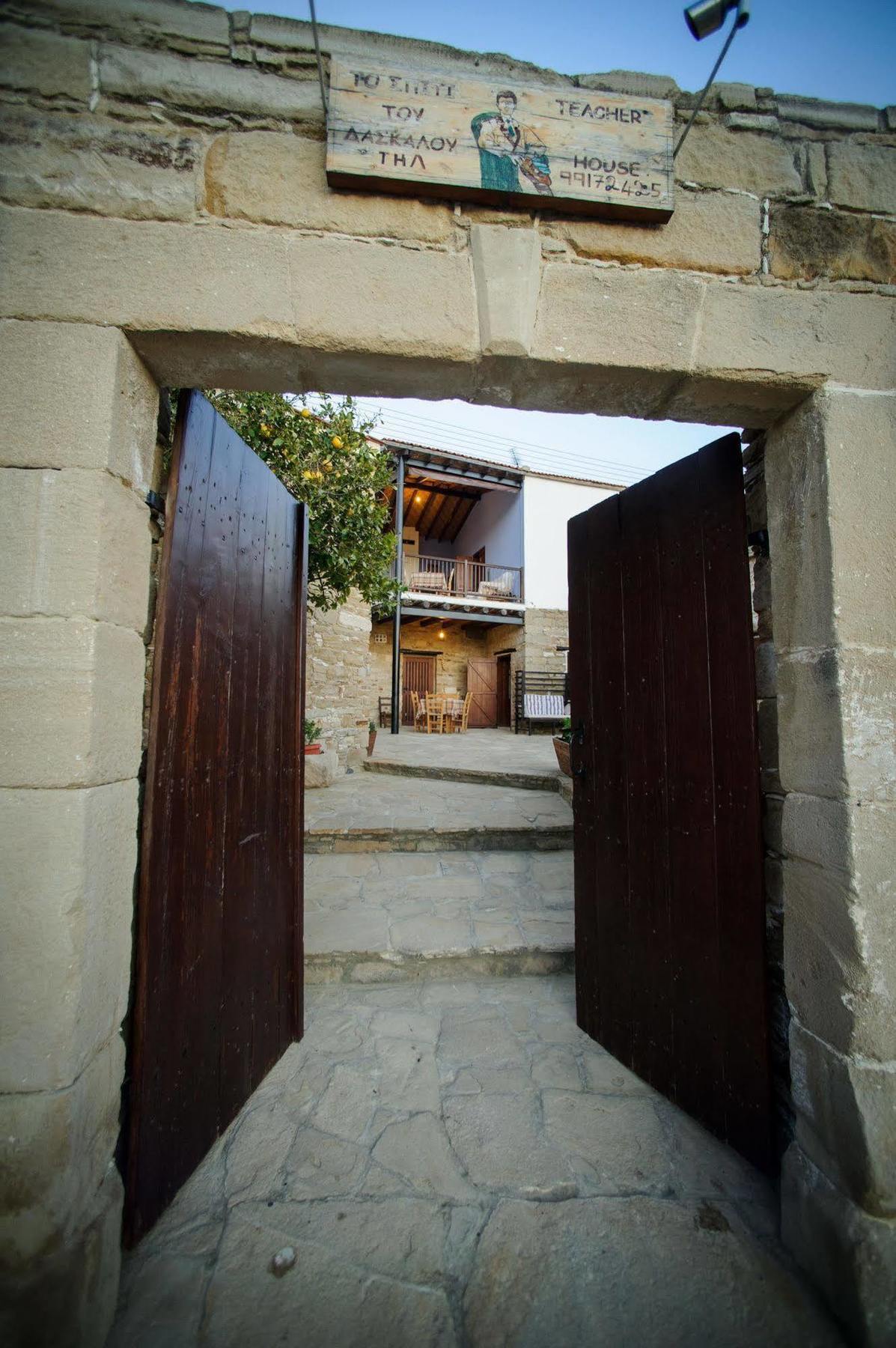Teacher'S House Maroni Dış mekan fotoğraf