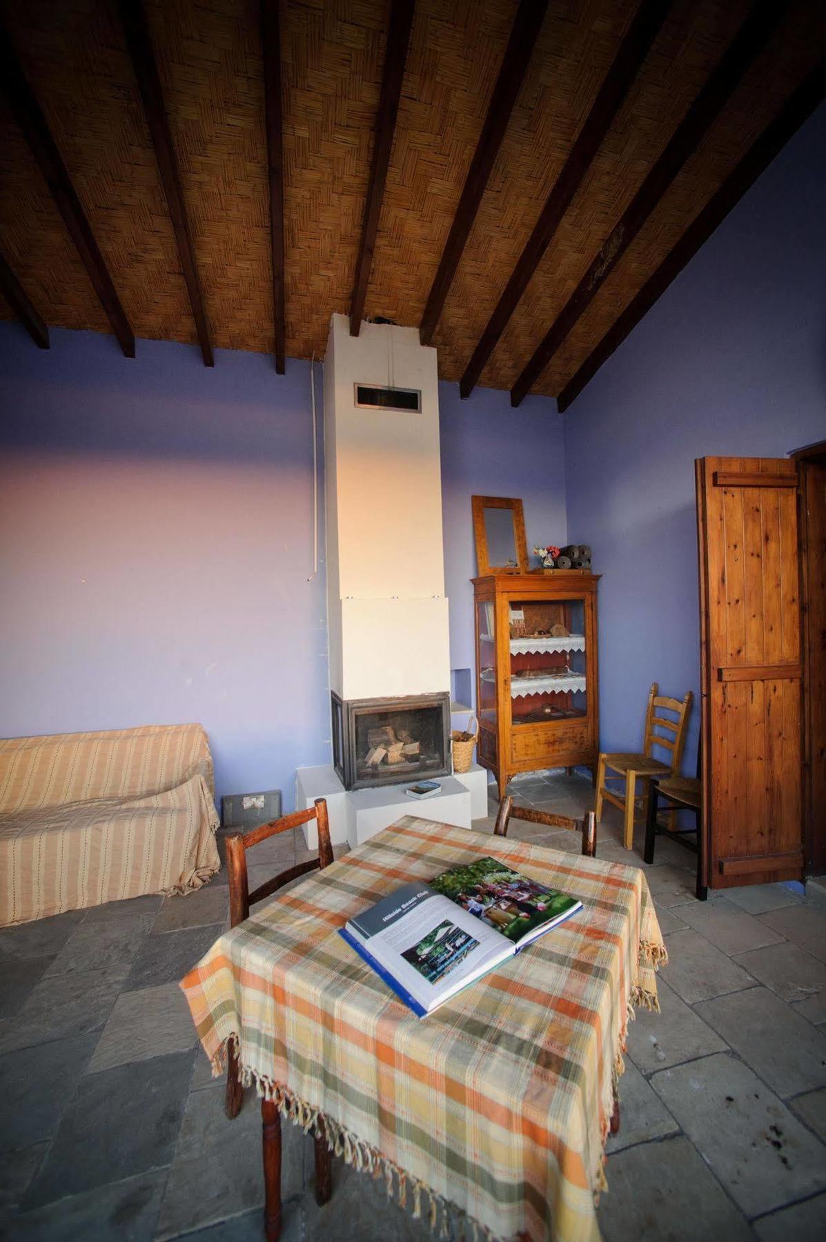 Teacher'S House Maroni Dış mekan fotoğraf
